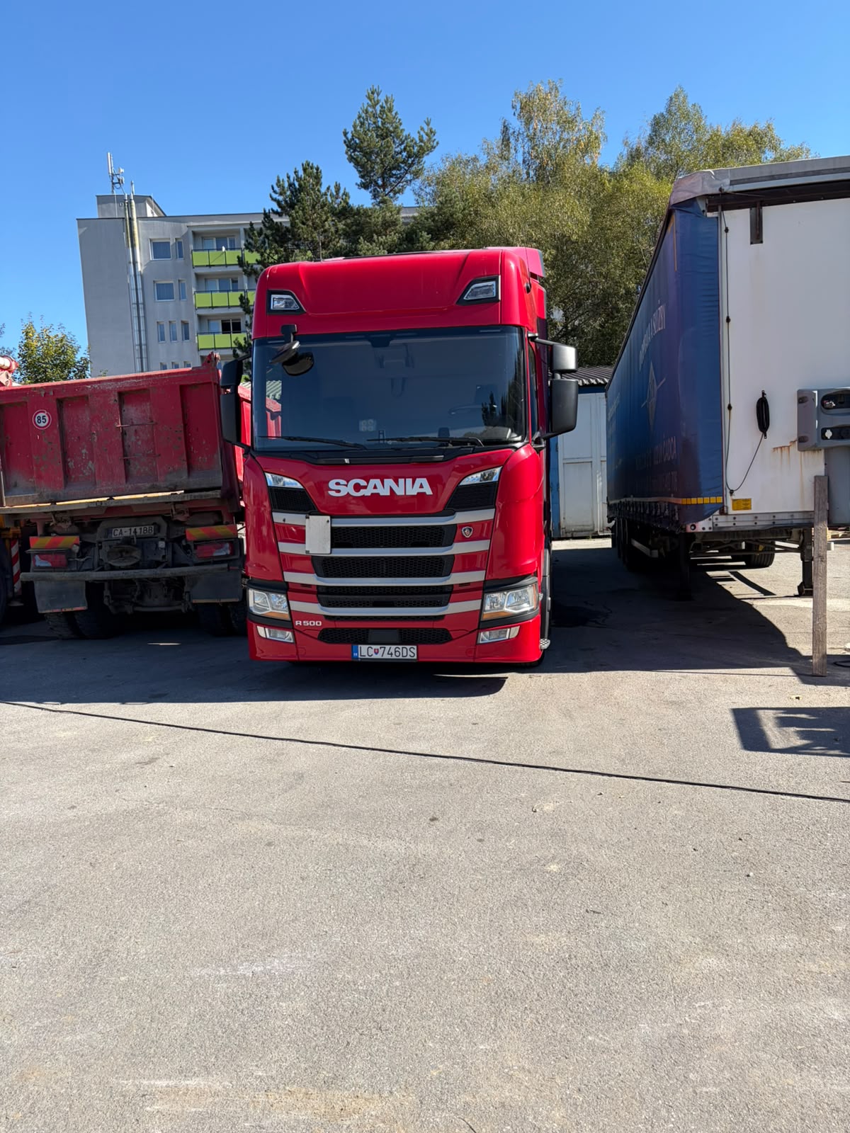Scania s návesom